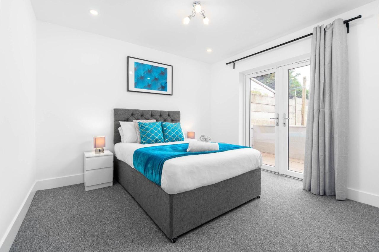 5 Bedroom House - 10 Guests - Multiple Off Street Parking - Garden - Smart Tv - Wifi - Contractors - Families - Groups Birmingham Exterior photo