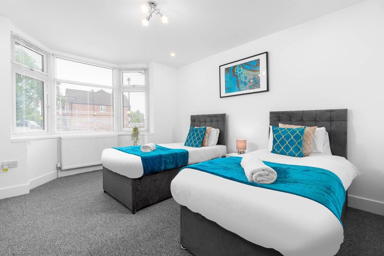 5 Bedroom House - 10 Guests - Multiple Off Street Parking - Garden - Smart Tv - Wifi - Contractors - Families - Groups Birmingham Exterior photo