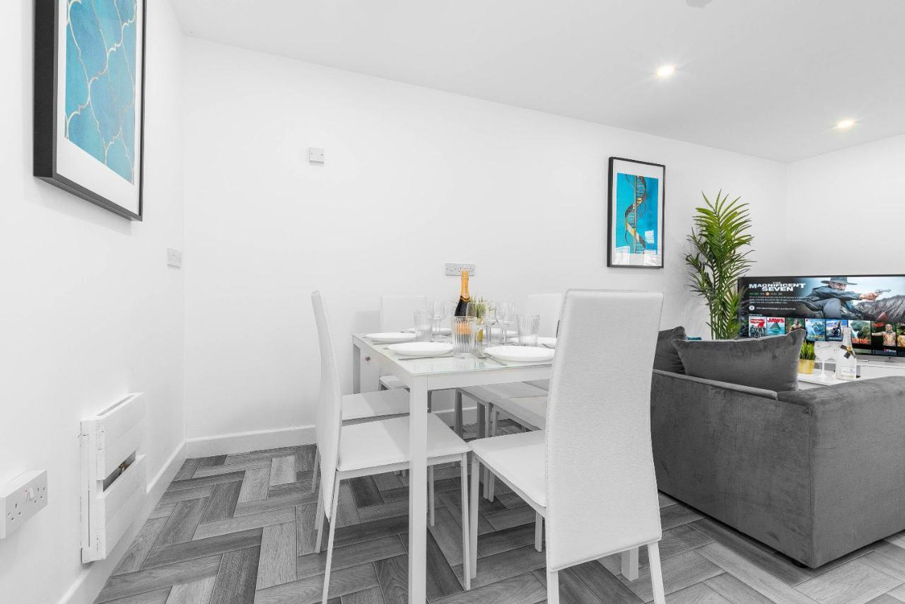 5 Bedroom House - 10 Guests - Multiple Off Street Parking - Garden - Smart Tv - Wifi - Contractors - Families - Groups Birmingham Exterior photo
